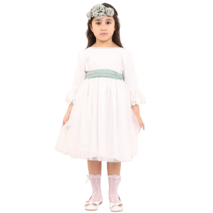 WHITE DRESS WITH OUT TAJ