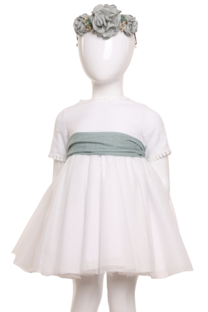 WHITE DRESS WITH OUT TAJ